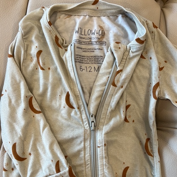 Willow & Co footie pajamas - moon pattern - Picture 2 of 2